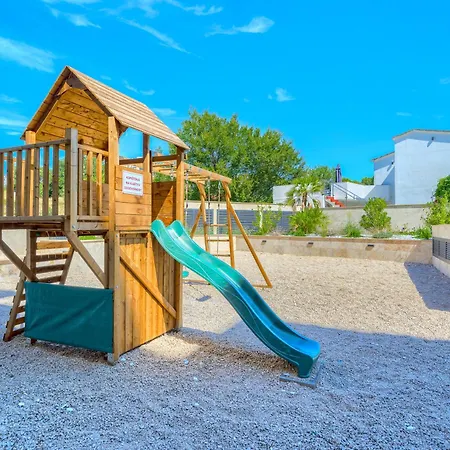 Luxury Modern North One Apartment