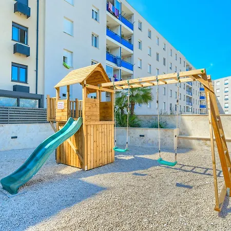 Luxury Modern North One Apartment