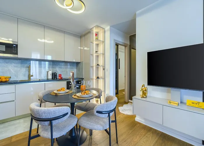 Luxury Modern North One Apartment Split