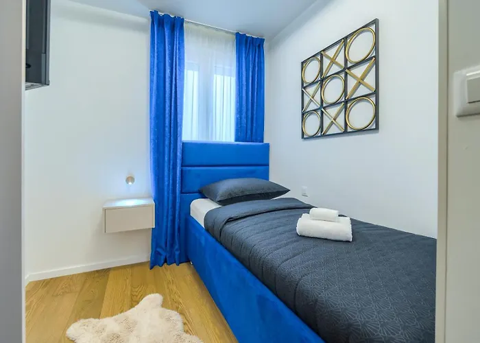 Luxury Modern North One Apartment *