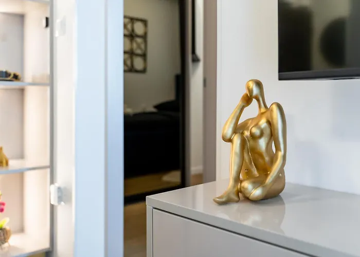 Luxury Modern North One Apartment