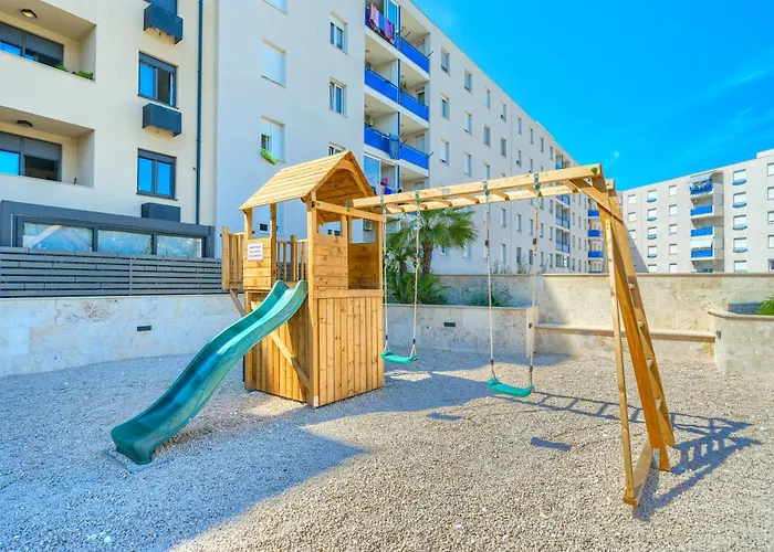 Luxury Modern North One Apartment