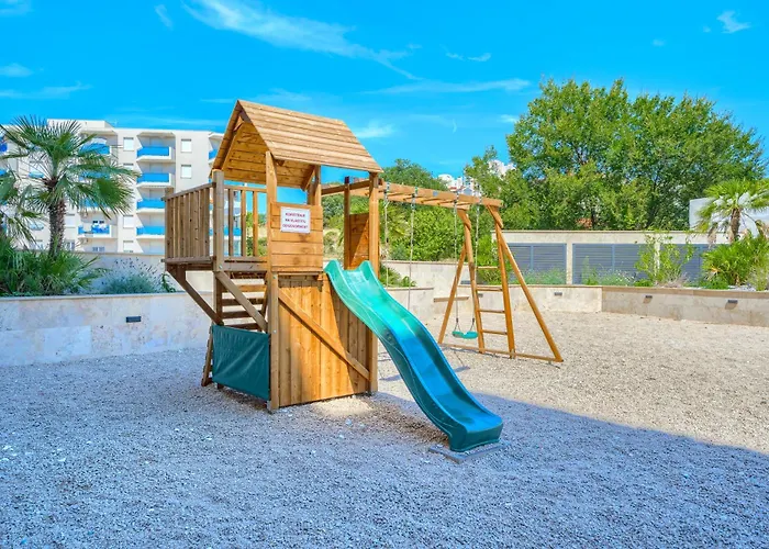 Luxury Modern North One Apartment *